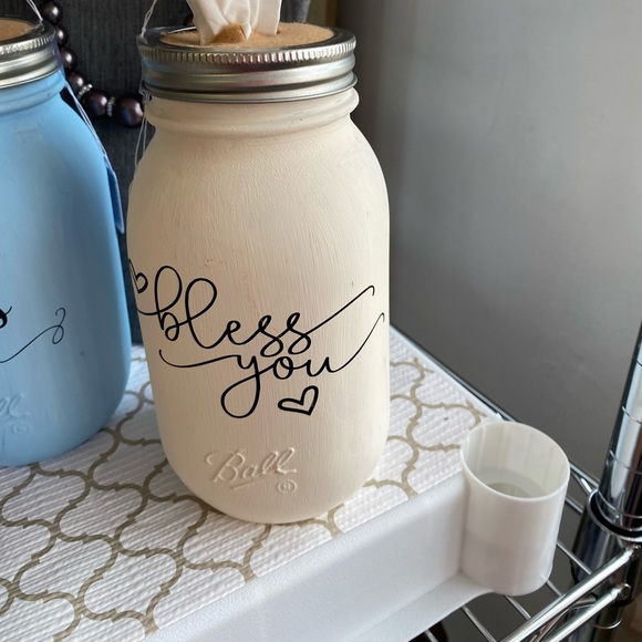 Decorated tissue holder - Picture 2 of 3